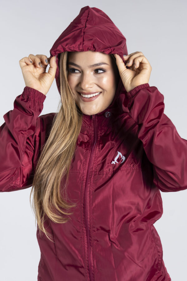 CORTAVIENTOS MUJER VINOTINTO