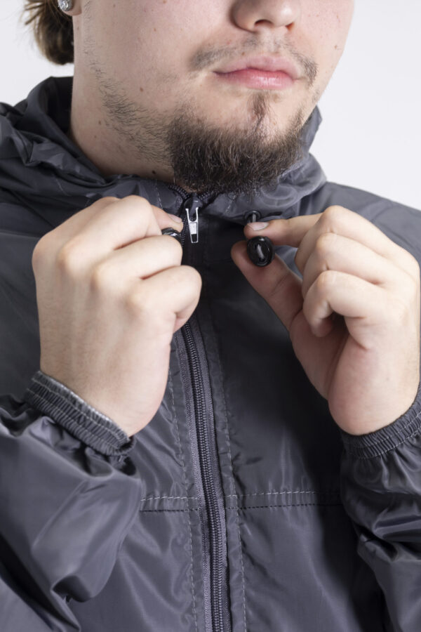 CORTAVIENTOS HOMBRE GRIS OSCURO